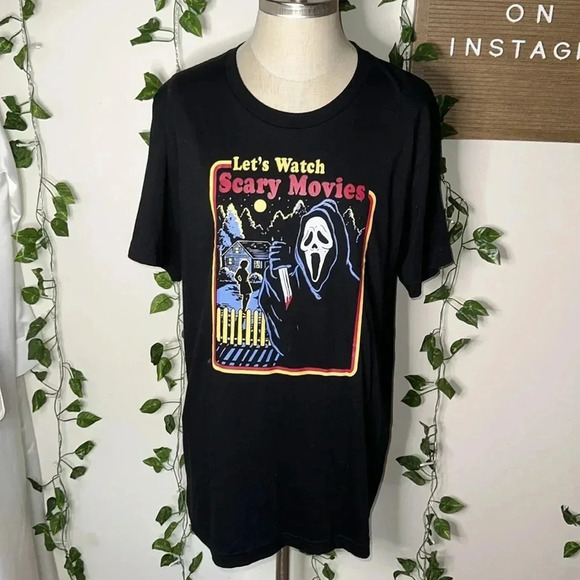 Ghostface SCREAM “Let’s Watch Scary Movies” Graphic Tee - Picture 2 of 5